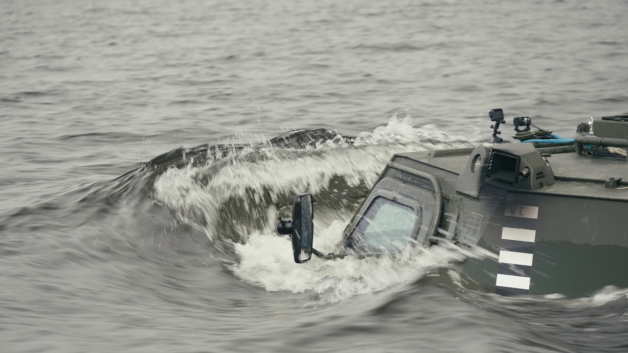 Patria 6x6 swimming