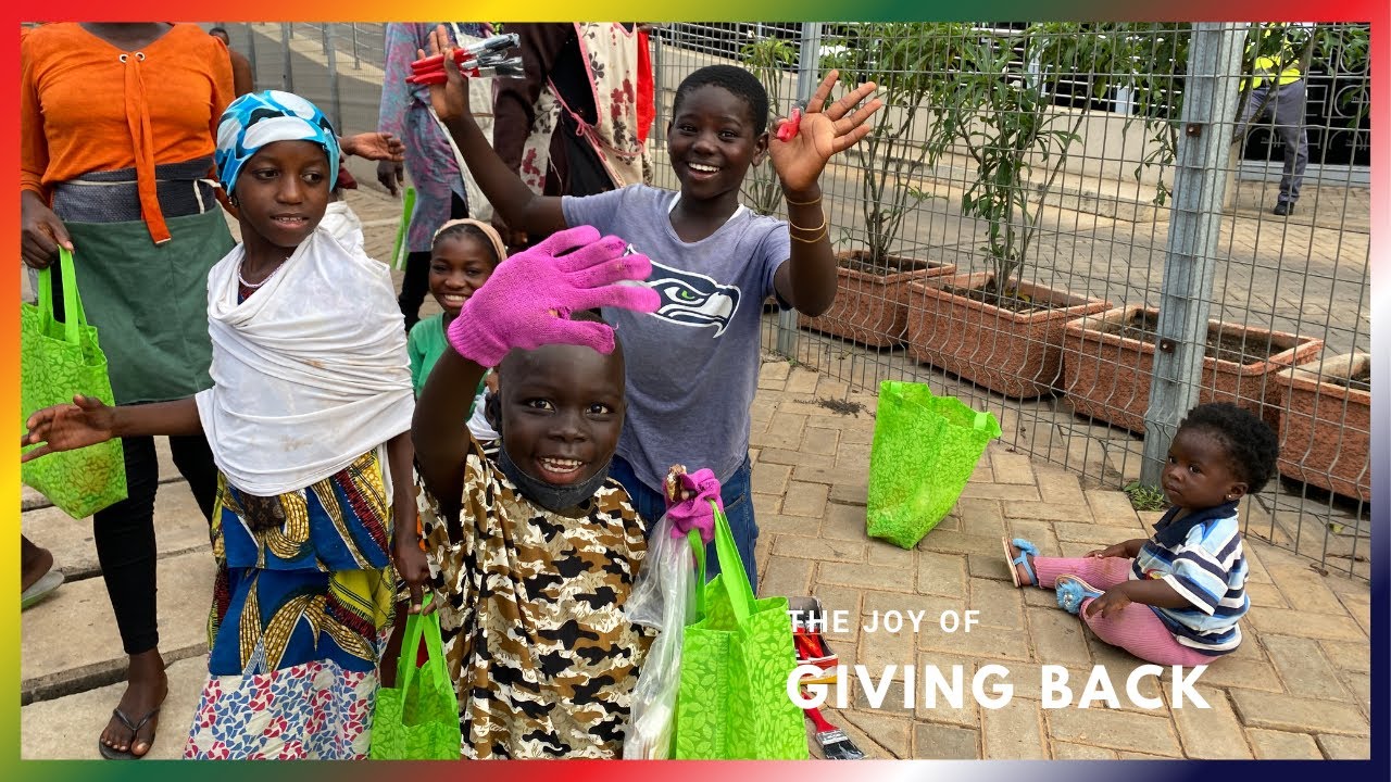 CELEBRATING WITH STREET KIDS IN GHANA | VLOGMAS DAY 3