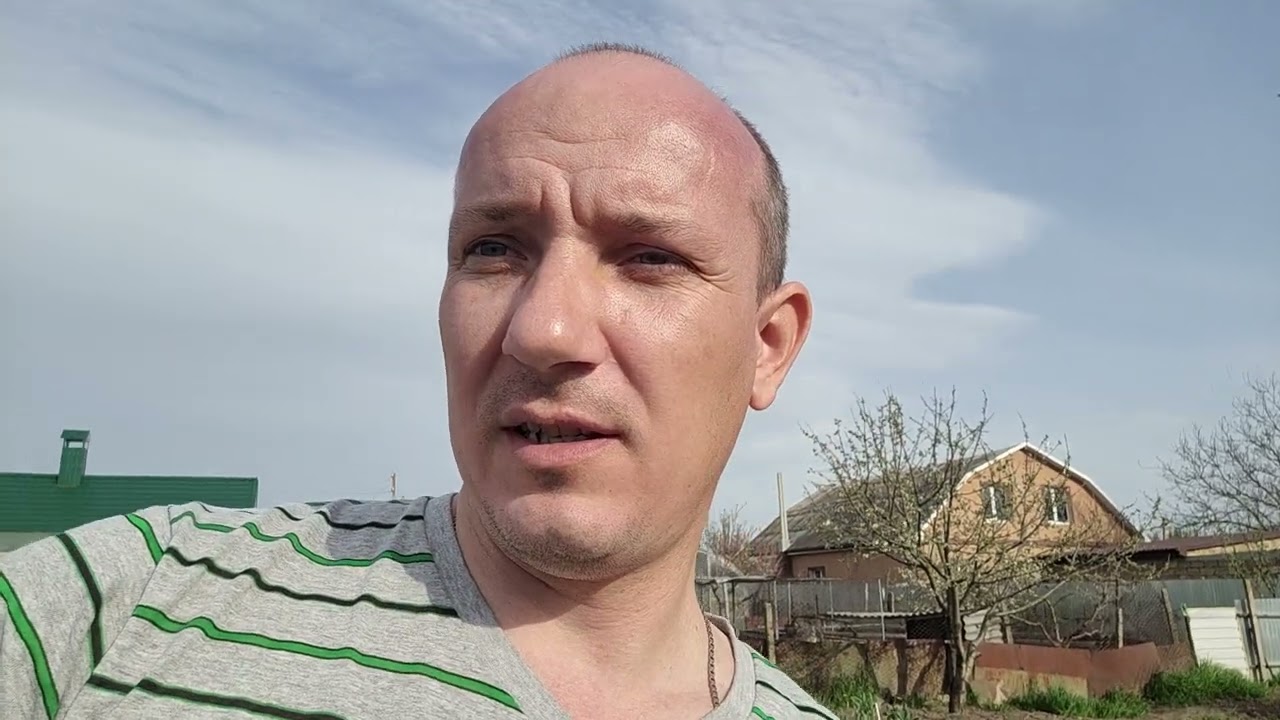 Полив огорода сразу после посадки картошки.