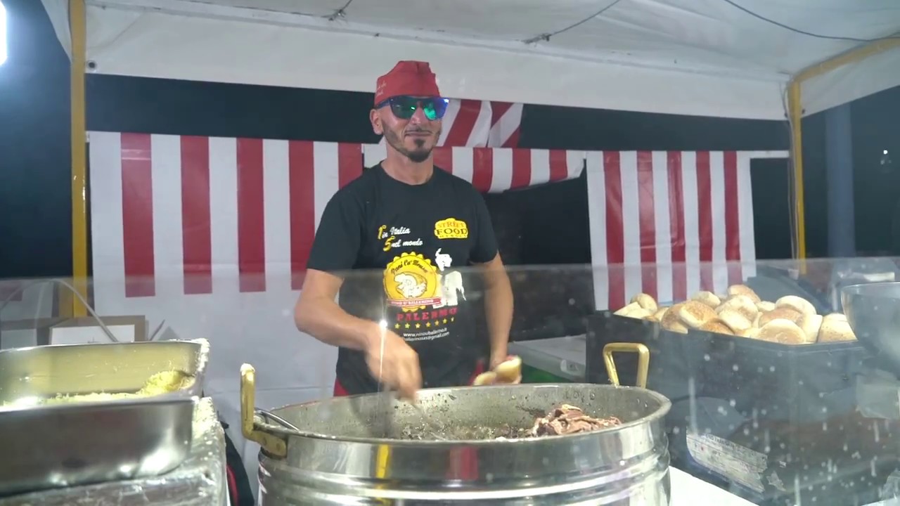 pane ca meusa di Nino U Ballerino - street food sicily