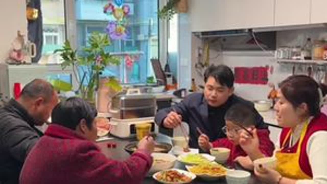 一家人团圆的日子总是过的特别快，今天婆婆和大伯哥回老家……老公也要回北京继续上班#记录真实生活#过年