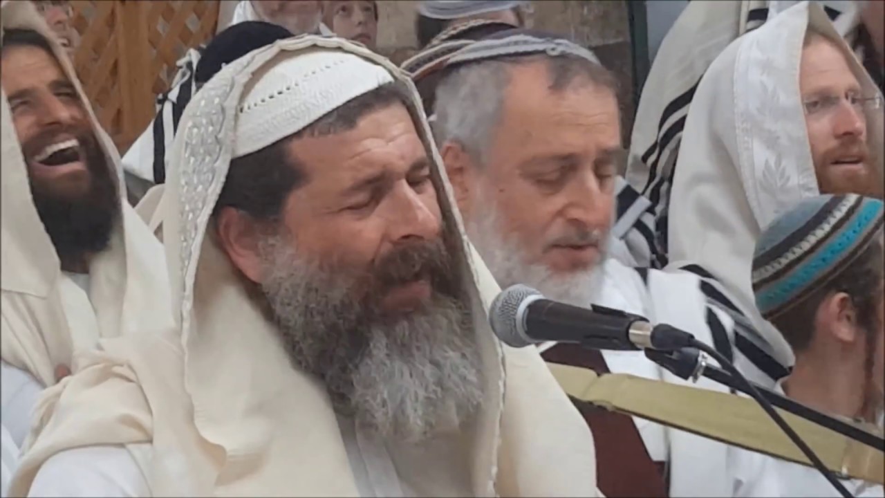 תפילת הלל חגיגית במערת המכפלה עם הרב שמואל אליהו והרב אייל יעקובבויץ - חוה