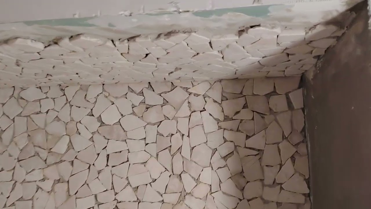mosaico de pedras naturais na parede
