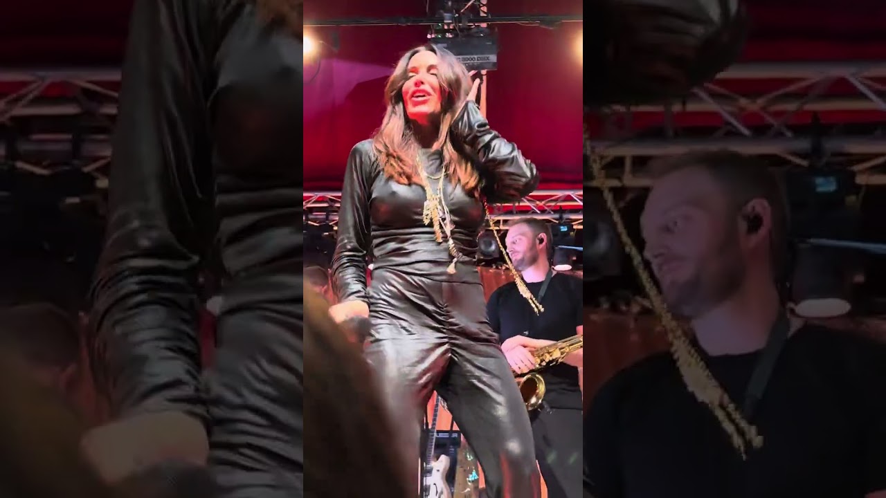 Jenifer au cabaret sauvage - au soleil