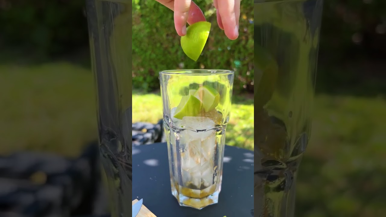 Zutaten: Minze, Limette, 1 EL brauner Zucker, Eiswürfel & Eiskaltes Ginger-Ale aus unserer Cool Bar!