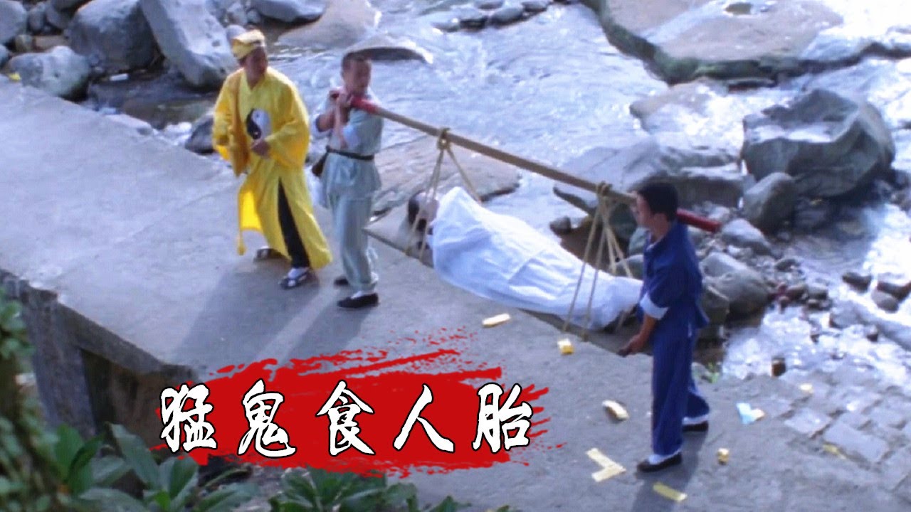 俩小伙抬尸过河，大师提醒他们不要让女尸碰到水，可惜没人相信！