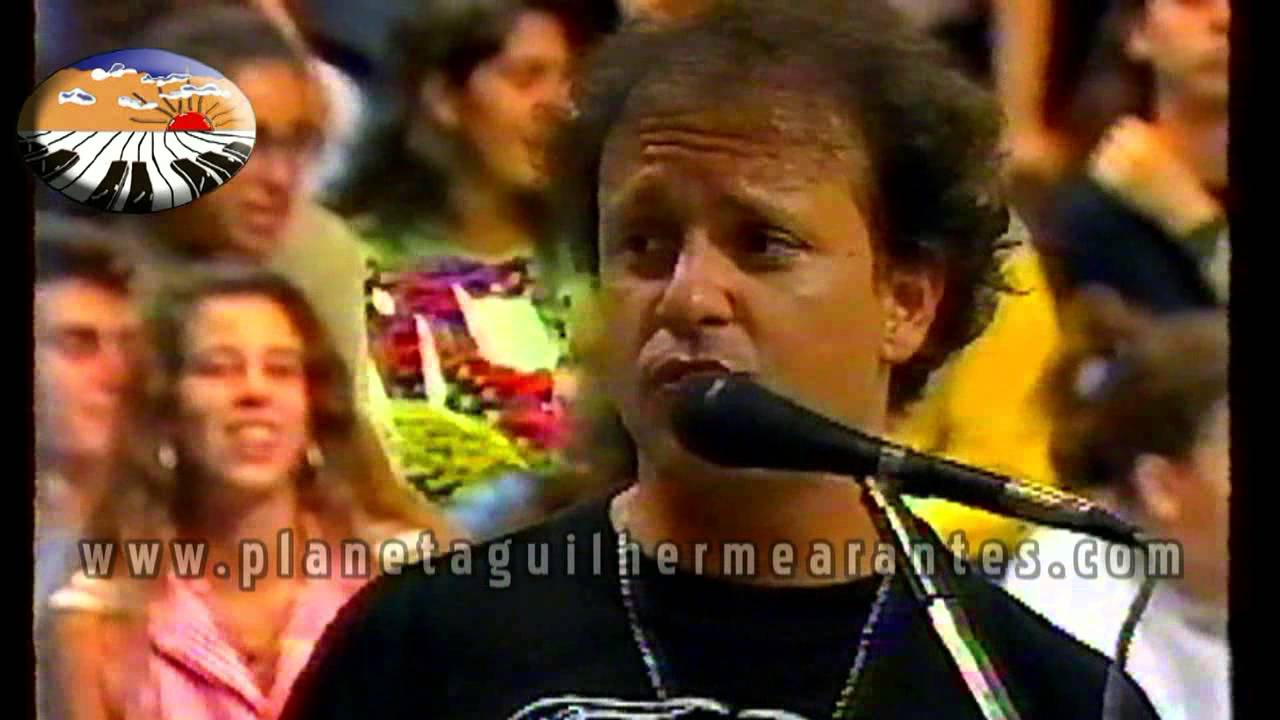 Guilherme Arantes é entrevistado no Programa Livre e canta Lindo Balão Azul