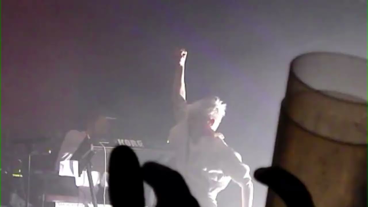 Robyn - Dancing on my own (Live in Berlin, 12.03.2011)