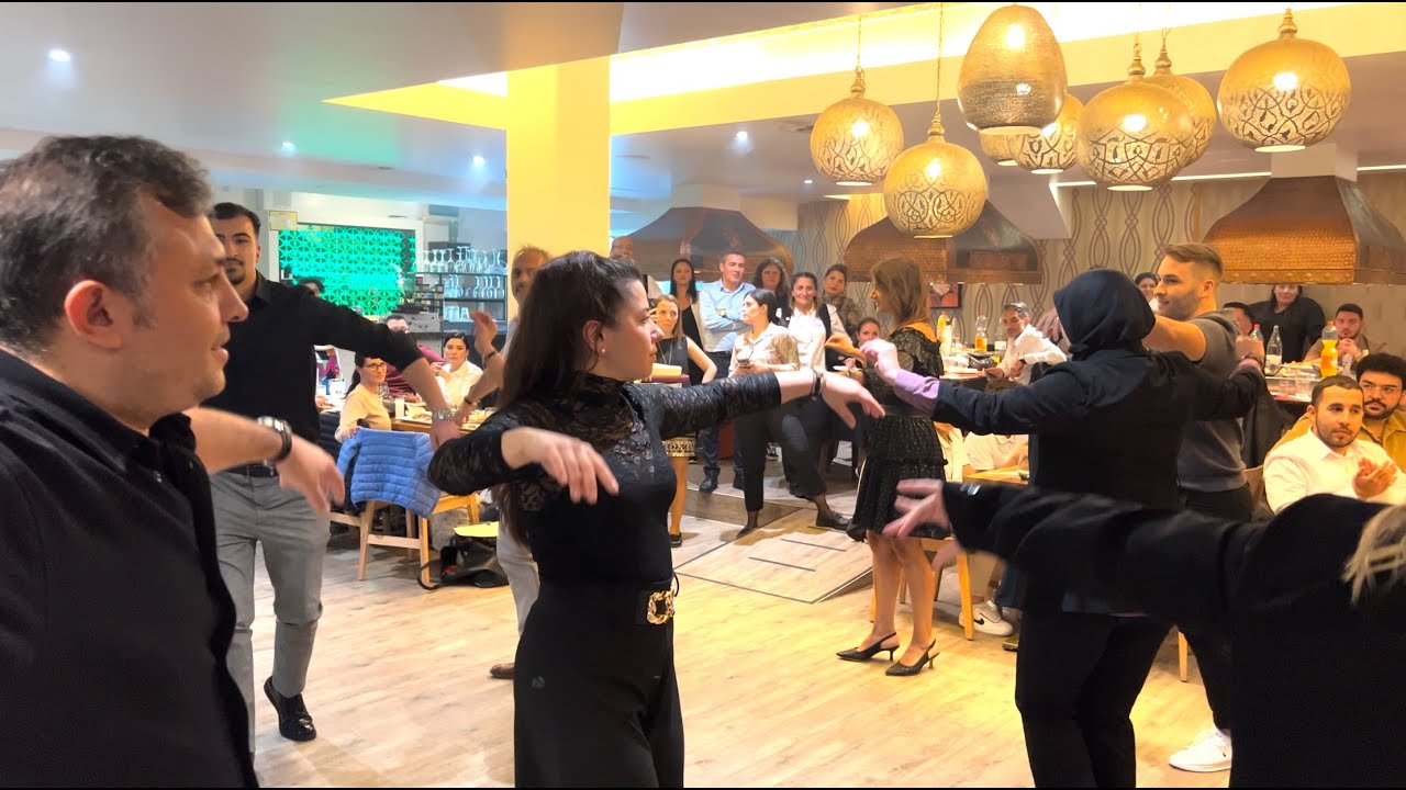 Anatolian Dance ekibi sezon açılış yemeğinde bir araya geldi