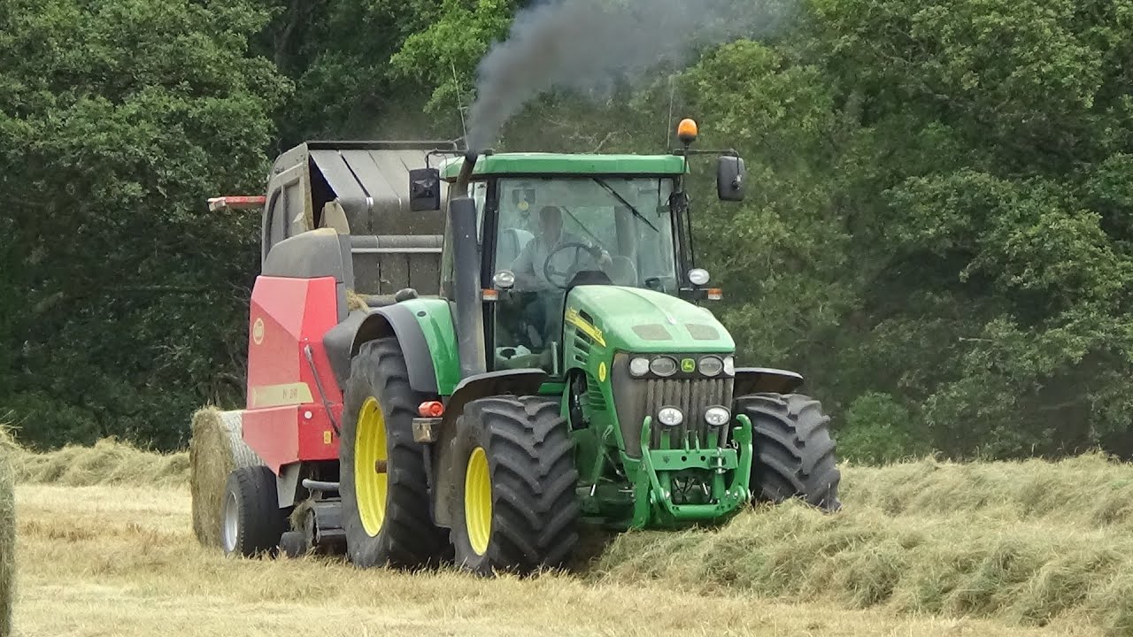 Silage 2021 - Baling grass for silage with John Deere 7920 & Vicon - Pure sound & smoke!