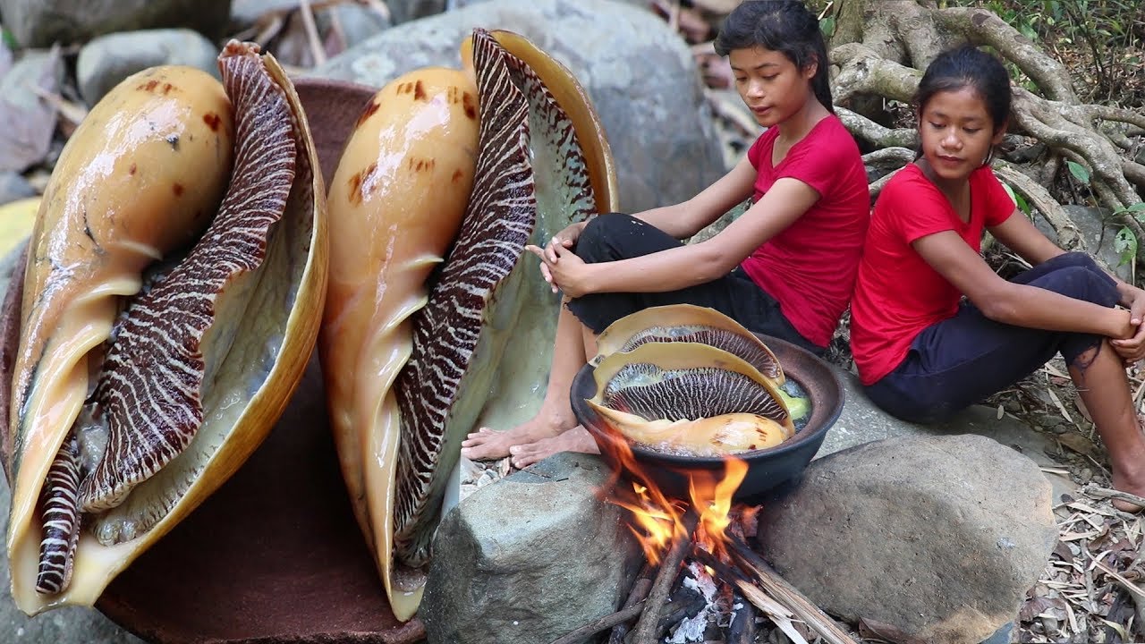 Cooking The large snail with Spicy sauce for Food forest - Cook Big snail and Eating delicious Ep 6