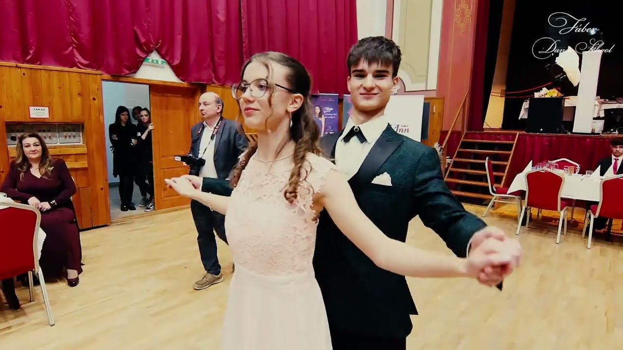 Venčekov&yacute; ples - Z&Scaron; J. Koll&aacute;ra a Katol&iacute;cka spojen&aacute; &scaron;kola