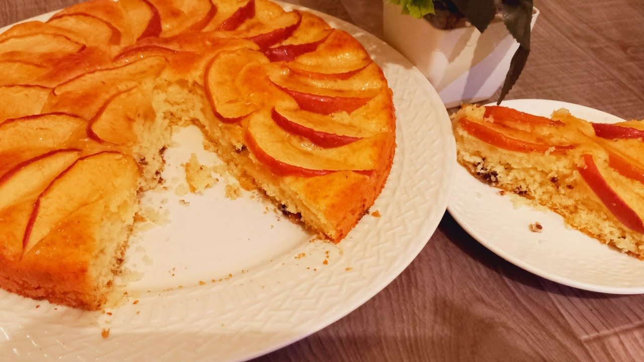 Quick and easy apple cake with simple ingredients