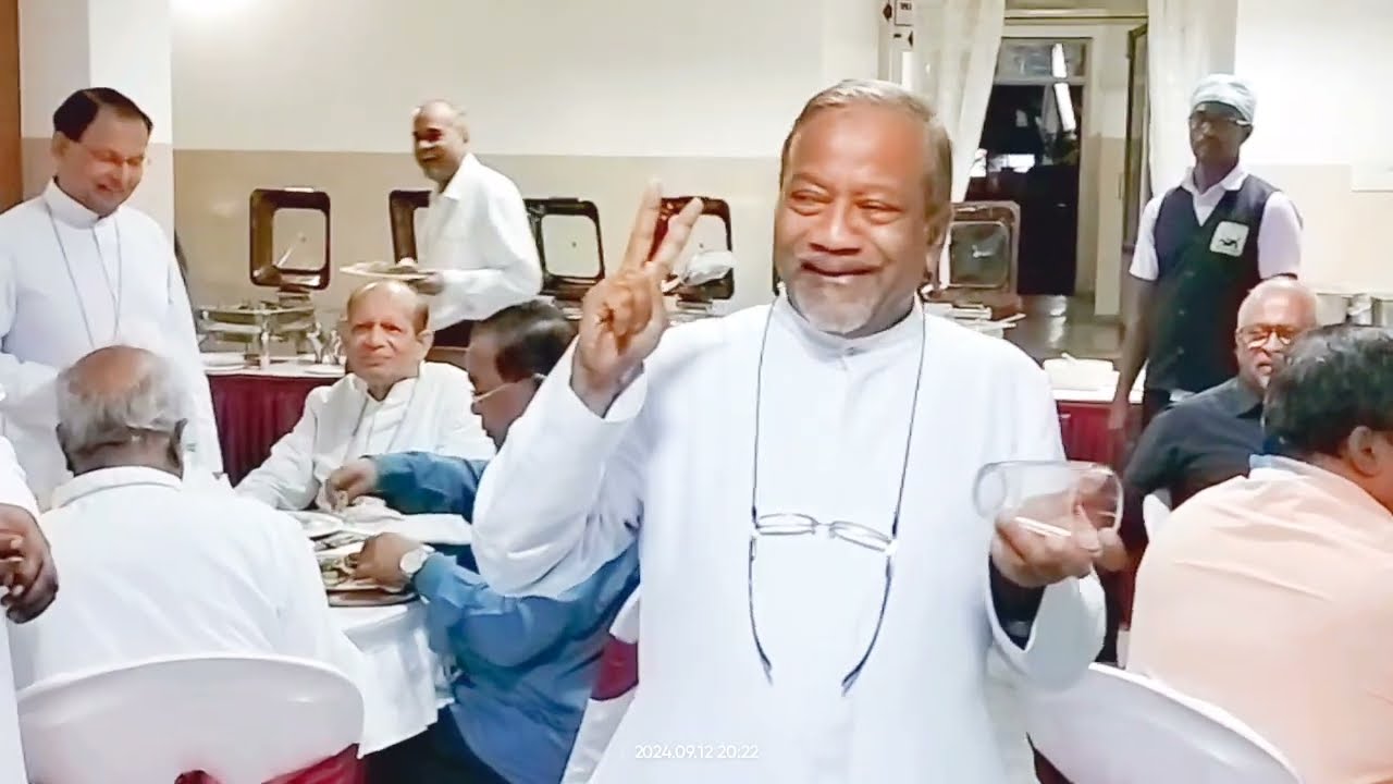 Archbishop Peter Machado proudly presenting his Auxiliary Bishops to the Bishops of India
