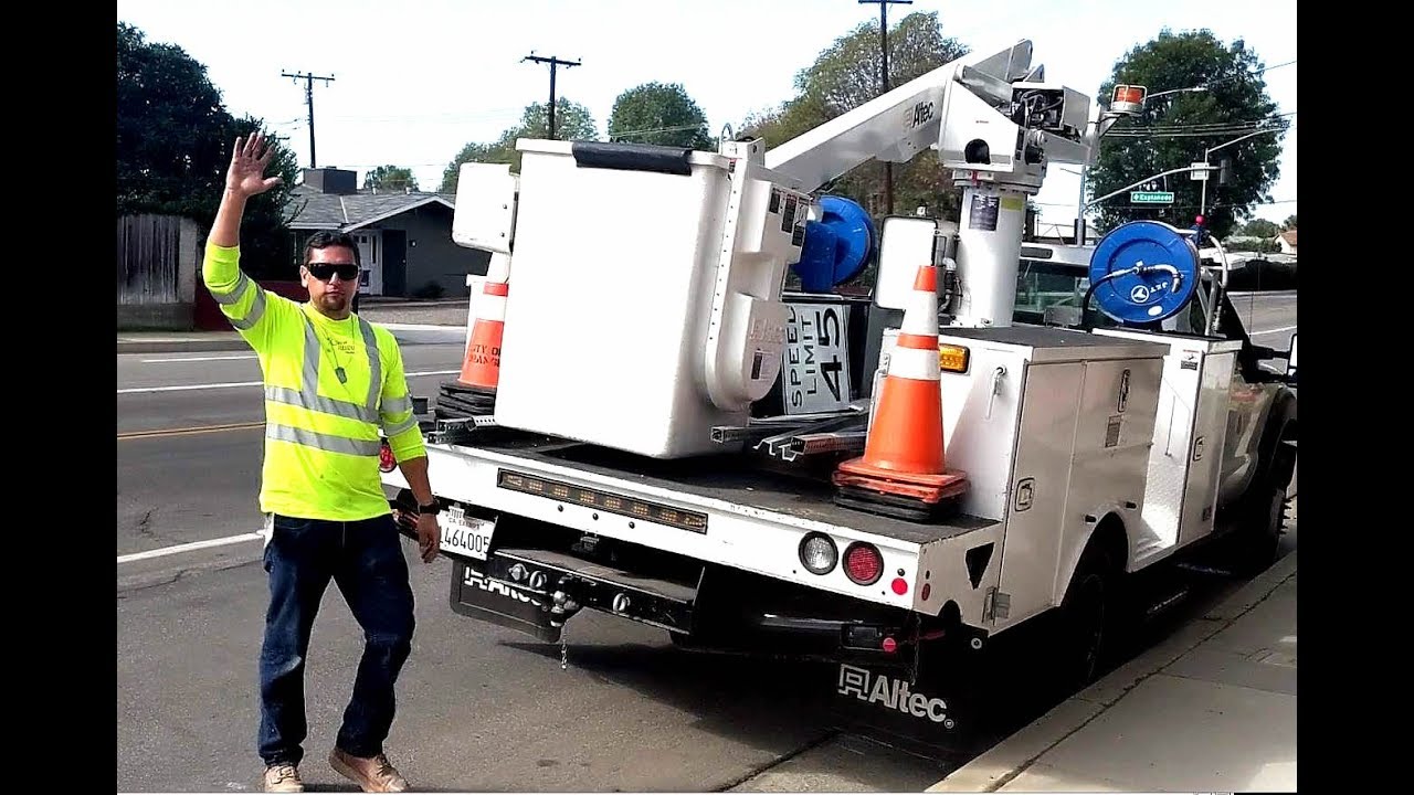 USA - HOW TO REPLACE ROAD SIGNS, MOVE, CHANGE, REPAIR, MAINTAIN