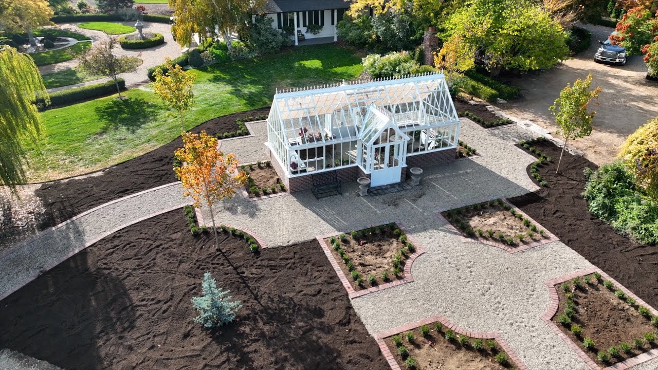 Finishing Up Boxwood Planting, Gravel & Mulch Around the Hartley! 🌲🙌❤️ // Garden Answer