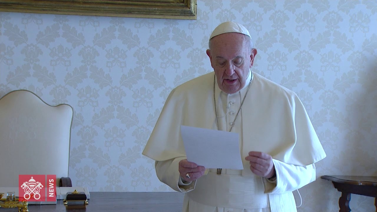 O Papa reza o Pai-Nosso implorando misericórdia pela humanidade provada