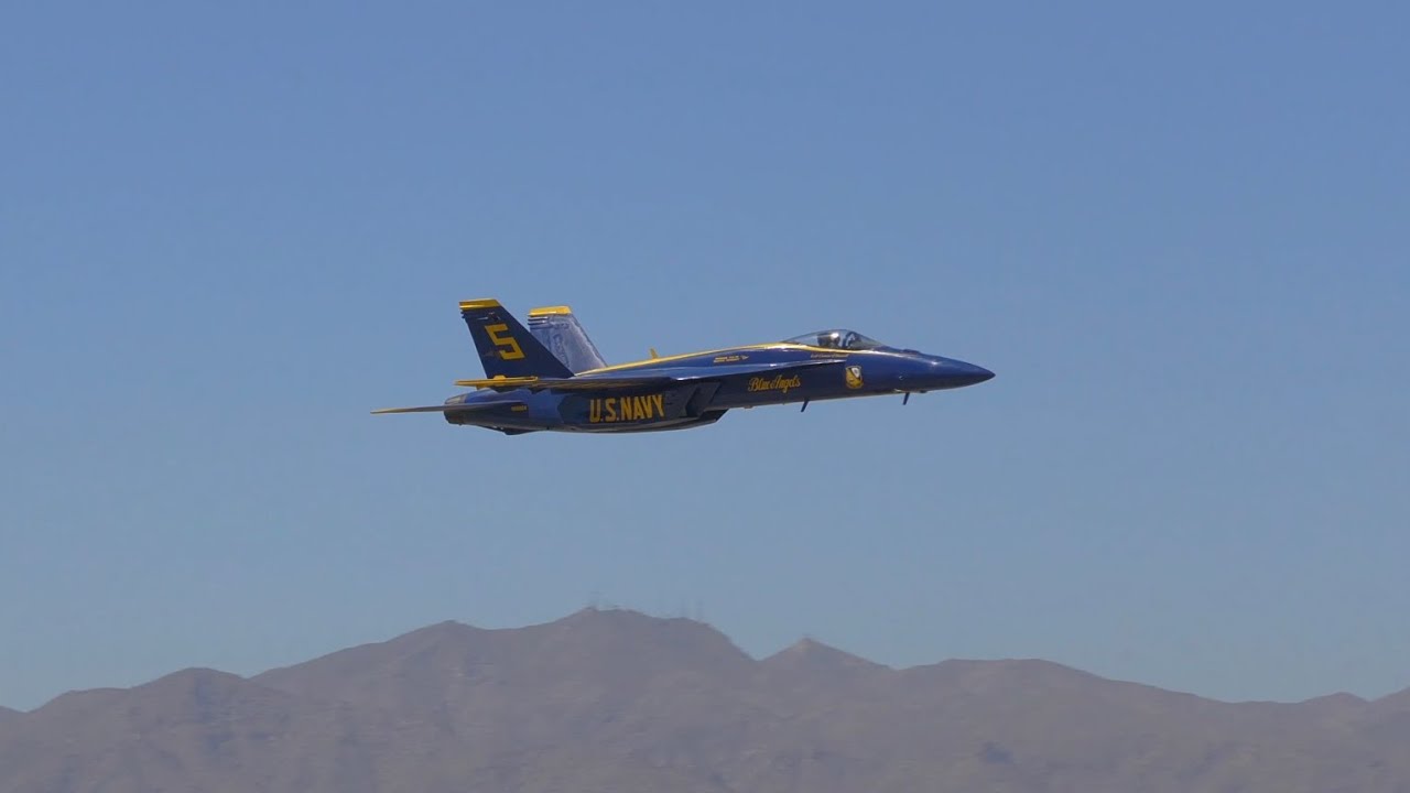 Скрытный проход Blue Angels на авиашоу Luke Days 2026