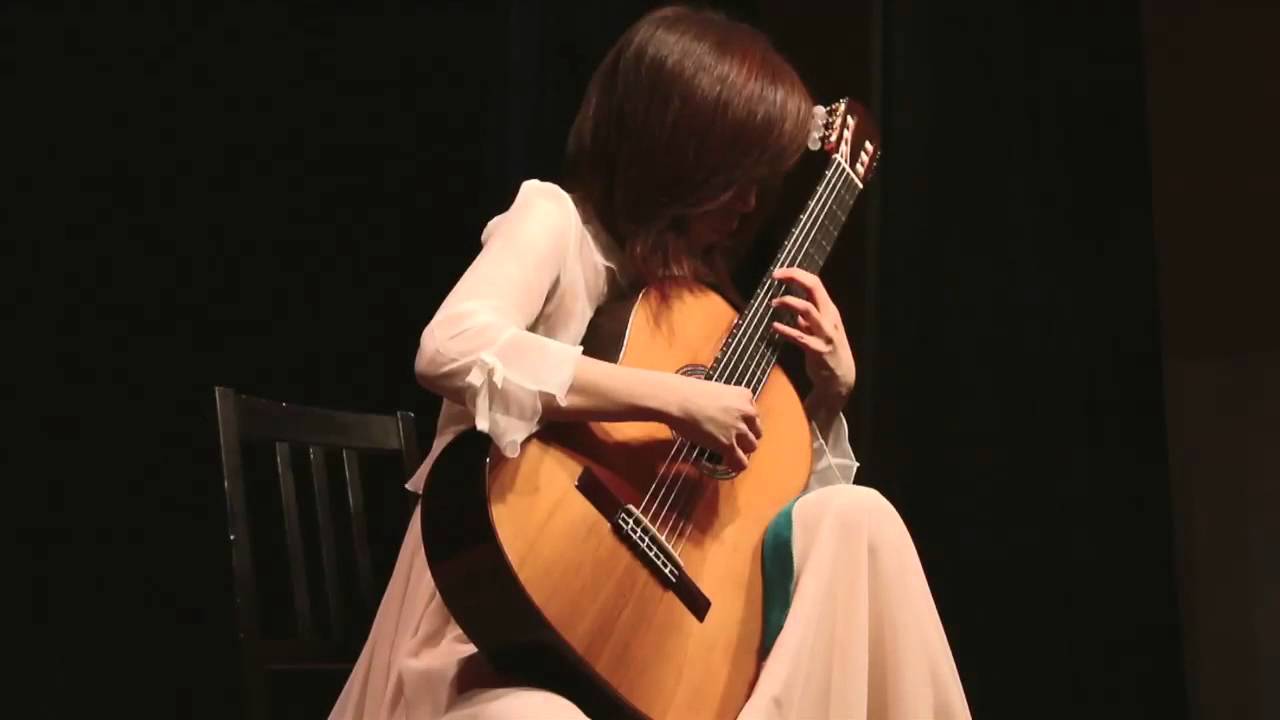 Sachiko Miyashita: Triaela de Roland Dyens