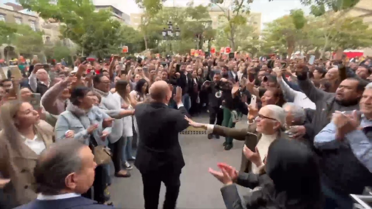 Saliendo por la puerta de enfrente como siempre lo he hecho.
