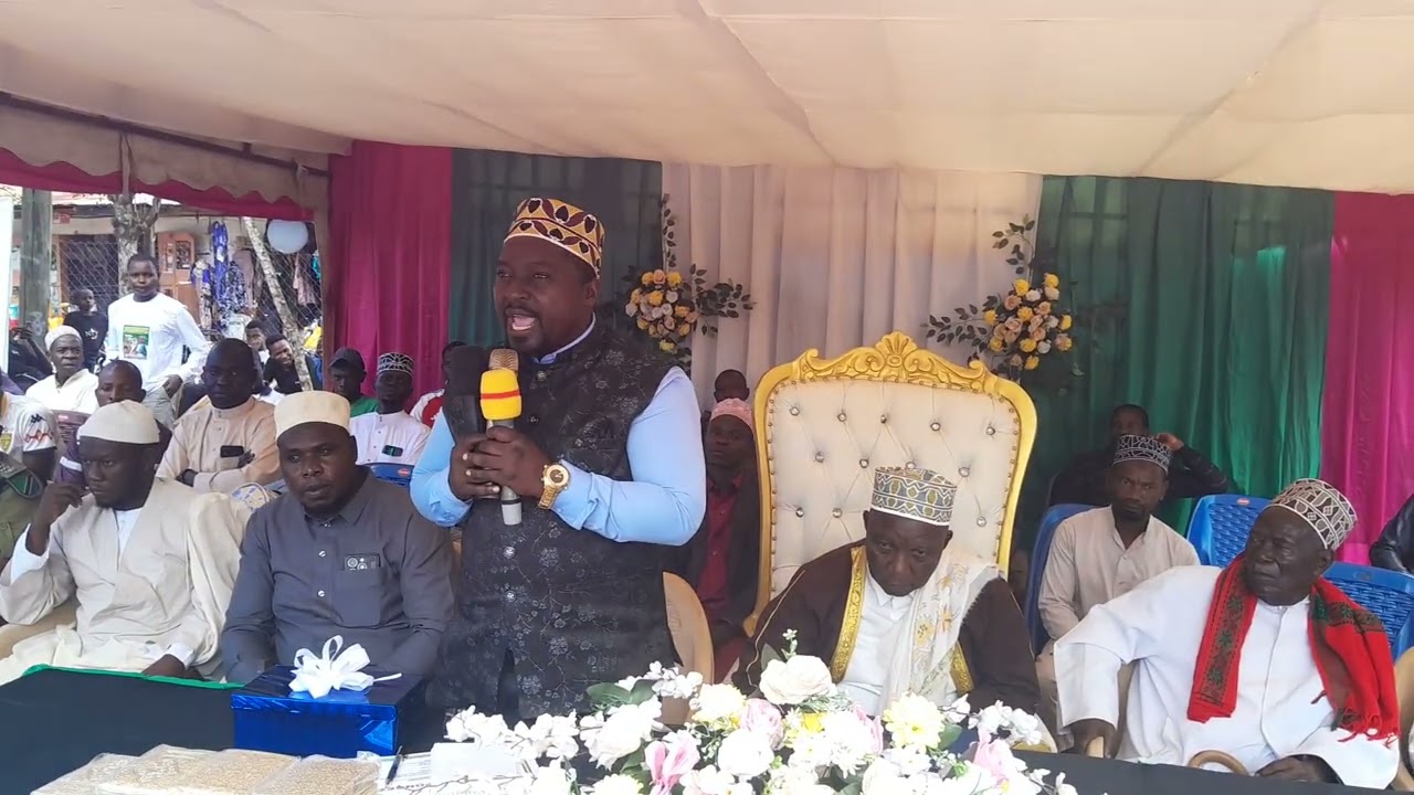 MH. BABIIBU MBOTA AKITANGAZA ZAWADI NA KUWASHUKURU WADAU WOTE WALIO CHANGIA 
