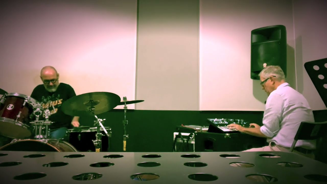 CA: Chema Pastor, Alwin van der Linde. Improvising