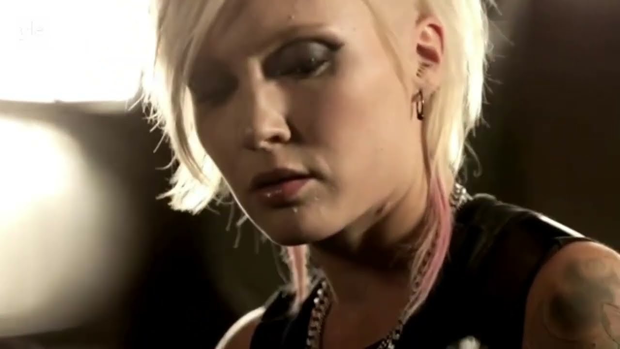 Alavala - Sanojen jälkeen (English subtitles) (Finnish music)