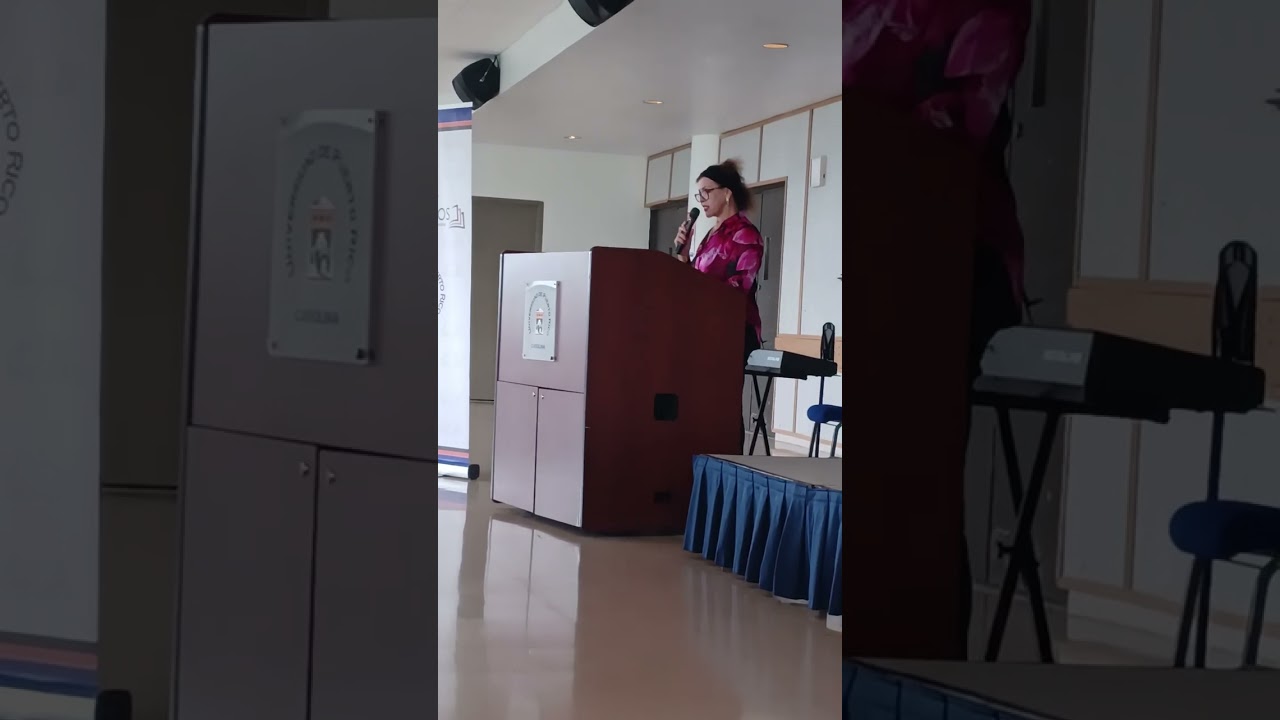 UPR Carolina, P.R. Rubis Camacho declamando 