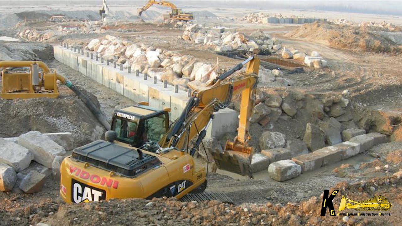 COSTRUZIONE di una SCOGLIERA nel FIUME TAGLIAMENTO impresa VIDONI SPA #caterpillar #heavyequipment