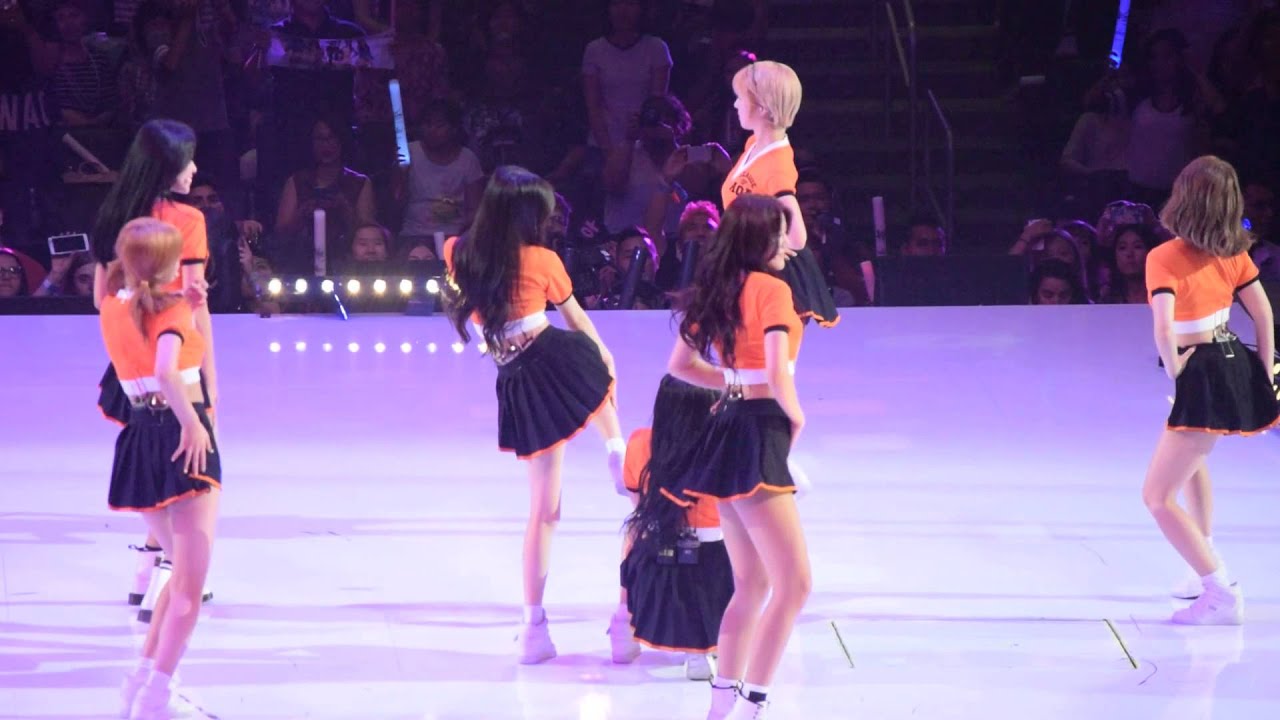150802 AOA - MINISKIRT @ K-Con 2015