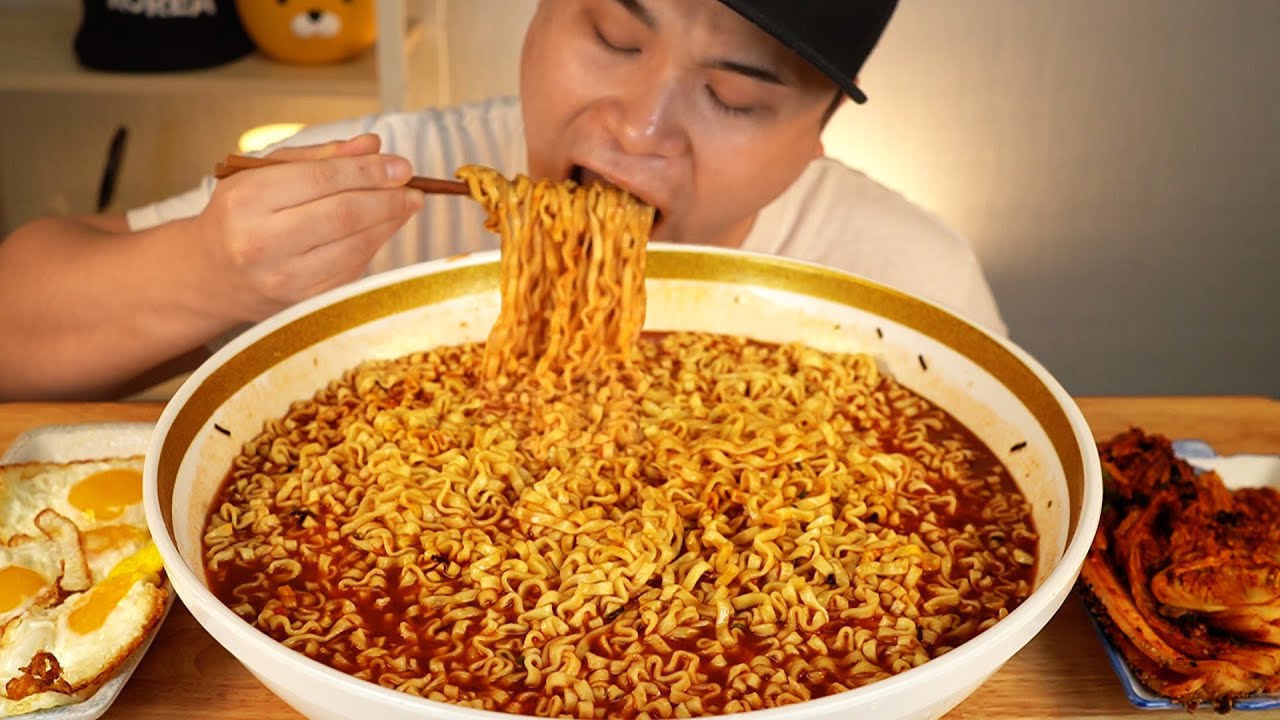 불닭볶음탕면 10개와 계란후라이 먹방~!! 리얼사운드  ASMR social eating Mukbang(Eating Show)