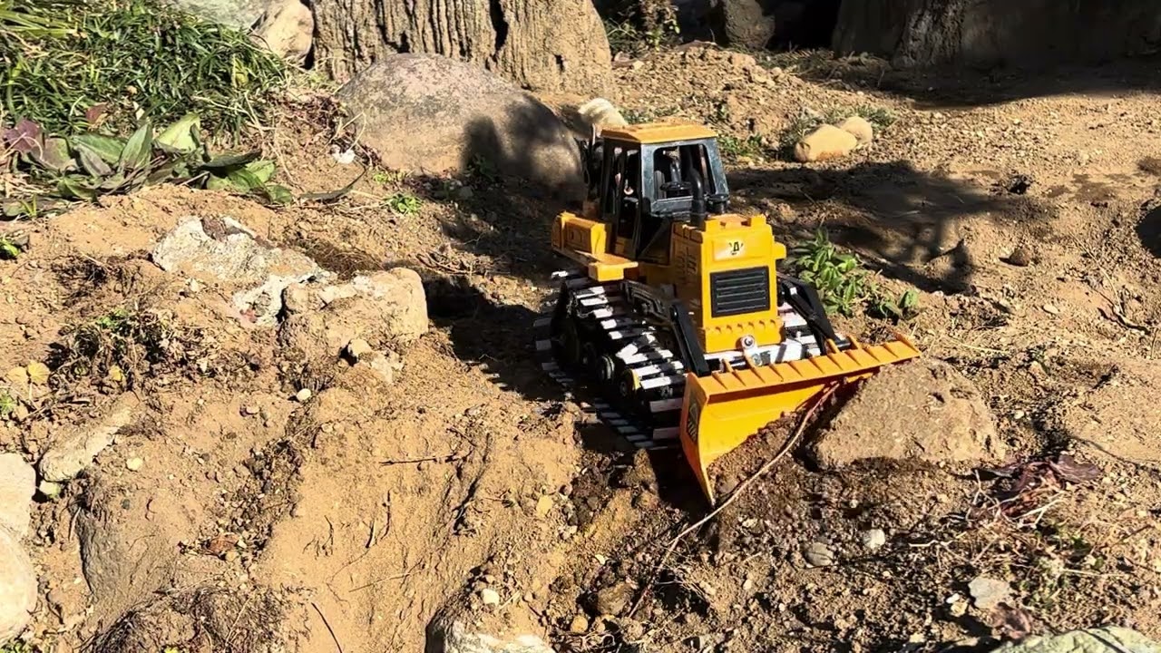 【ラジコン重機】ブルドーザーで開拓