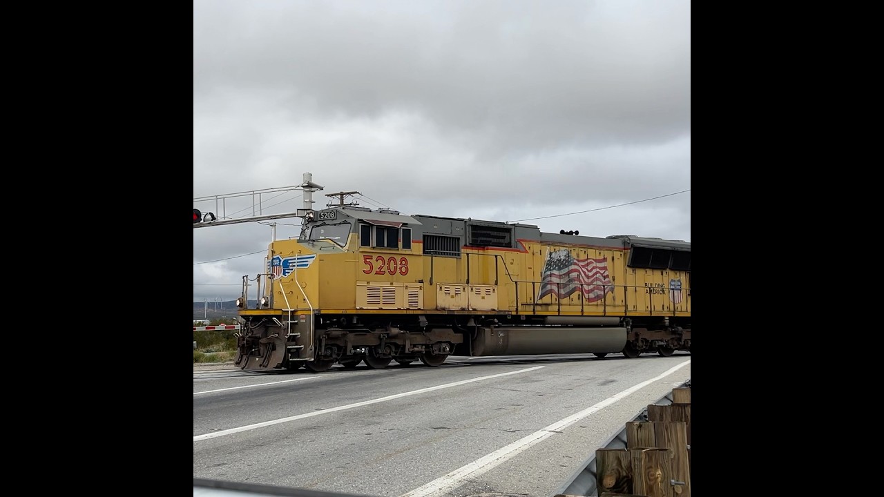 UP 5208 Leading LOP53 In Mojave 