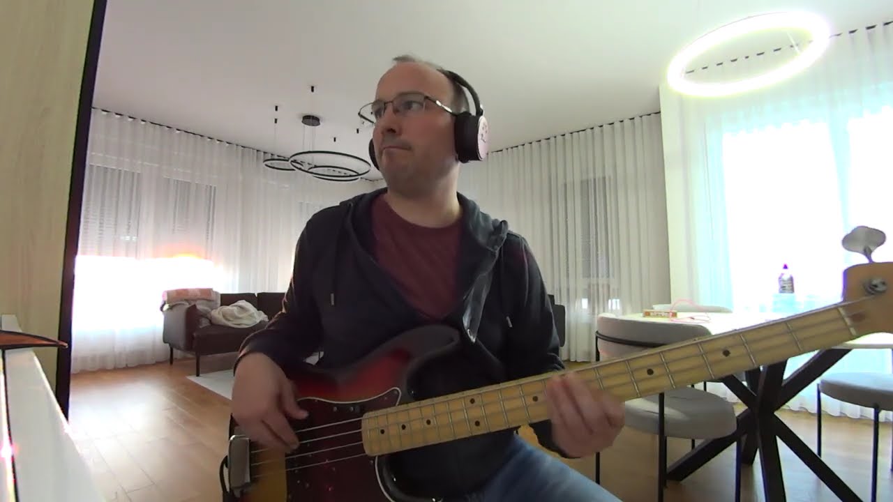 Earth, Wind & Fire - Fantasy (Bass Cover)