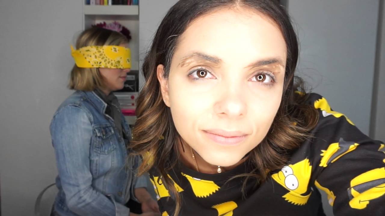 RETO! Andrea Eraso me maquilla con los OJOS VENDADOS