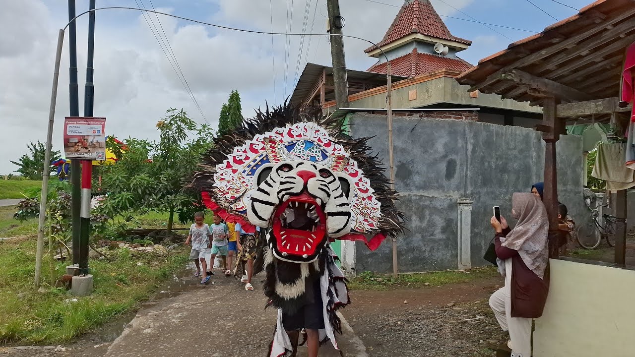 Kirab barongan dan drumband maha dewa bkj terbaru live tempel guntur demak