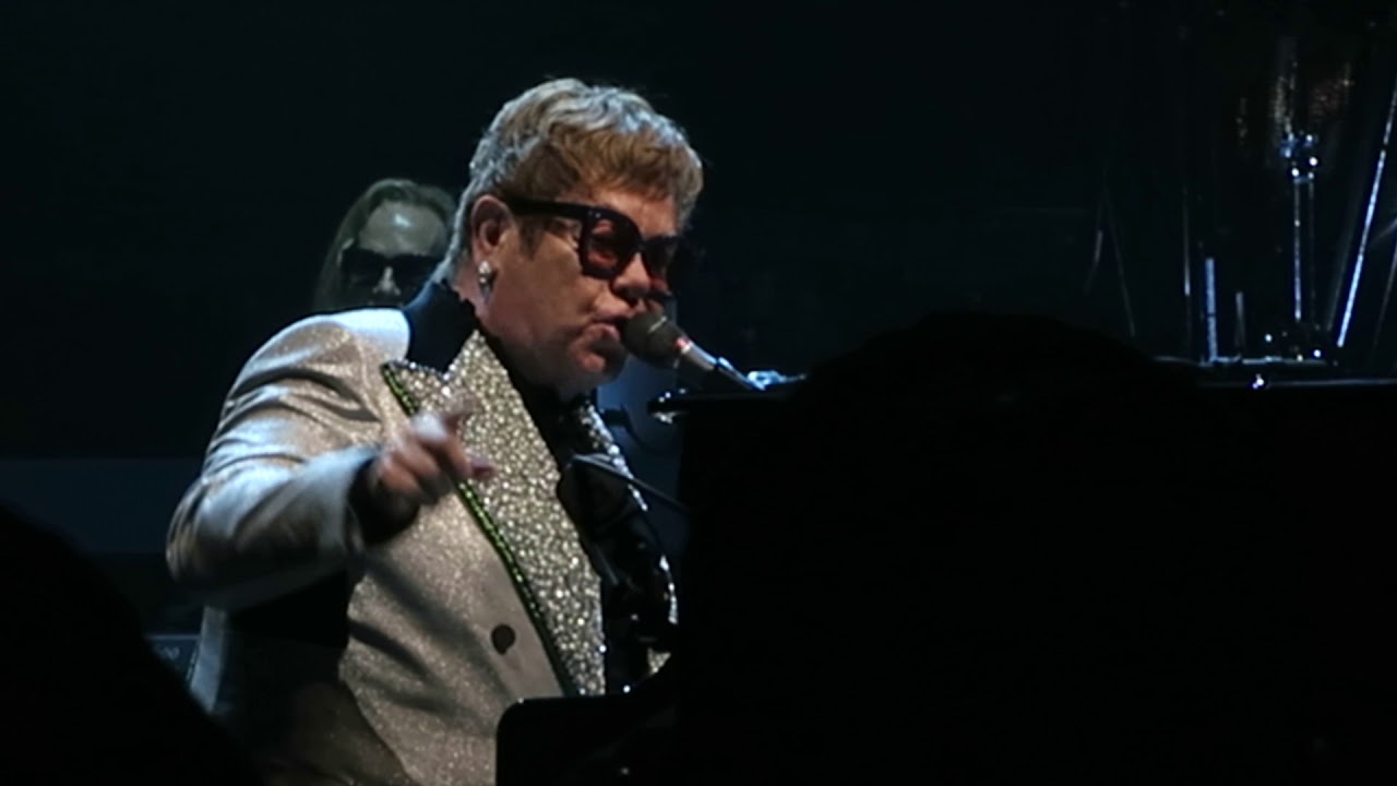 Elton John live 