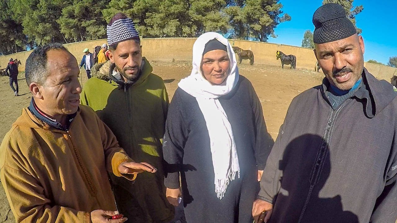 رايسة جميلة الزمورية مع الحرافية ديال السوق الثلاثاء الخميسات اجواء  العمل صباحي بصنك السوق الاسبوعي