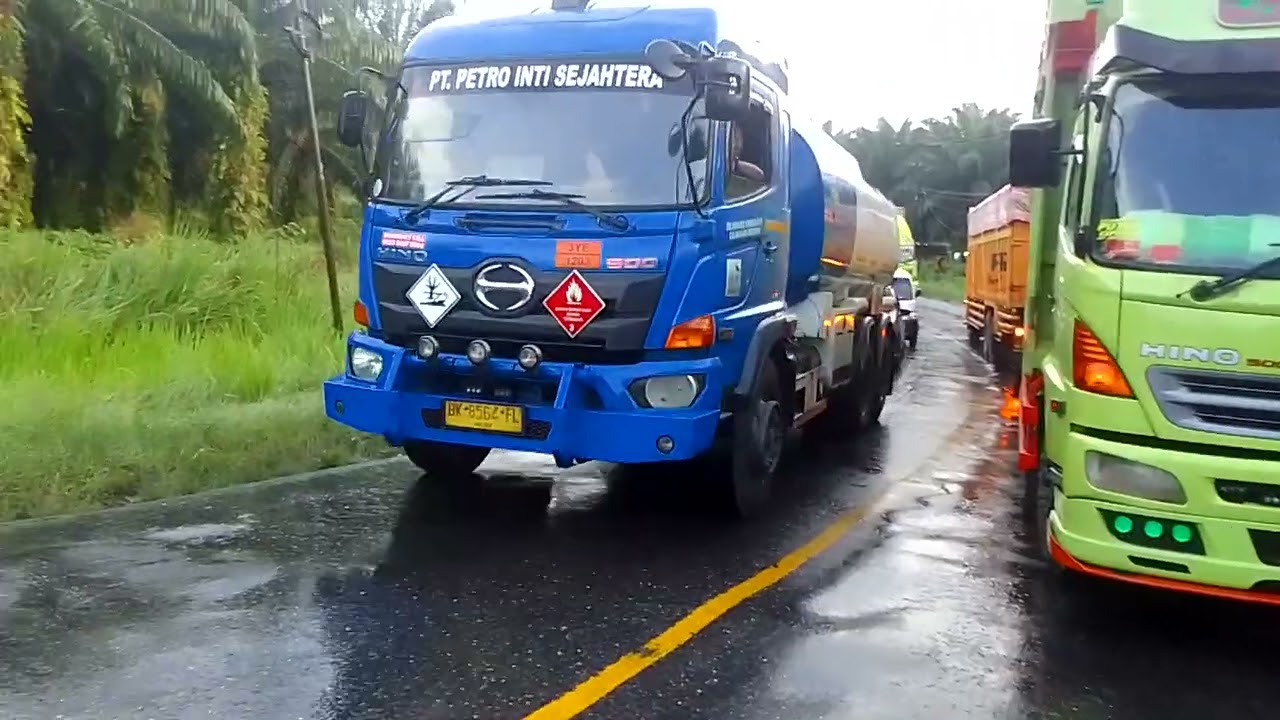 Tetap berhati-hati dalam berkendara ya pak sopir 