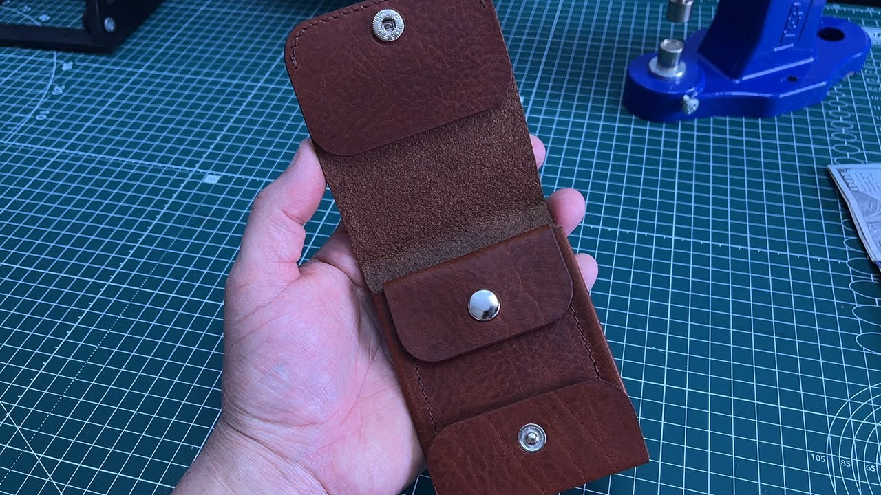 Free PDF pattern. An unusual modernized mini-wallet from leather. The process of making.