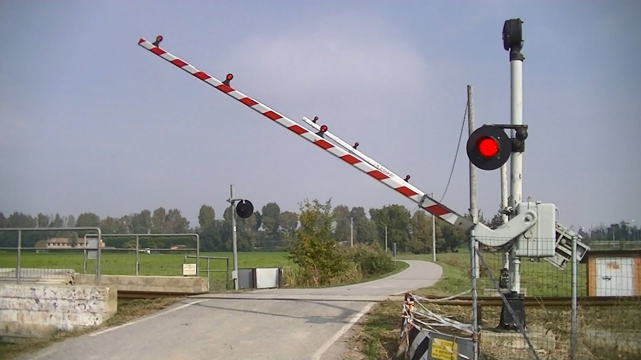Spoorwegovergang Ferrara (I) // Railroad crossing // Passaggio a livello