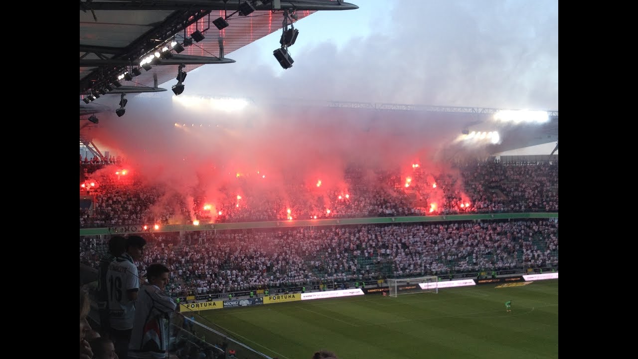 Bluzgi, palenie flagi, szturm ogrodzenia i doping Legia Warszawa - Sandecja Nowy Sącz 2:0 29.07.2017