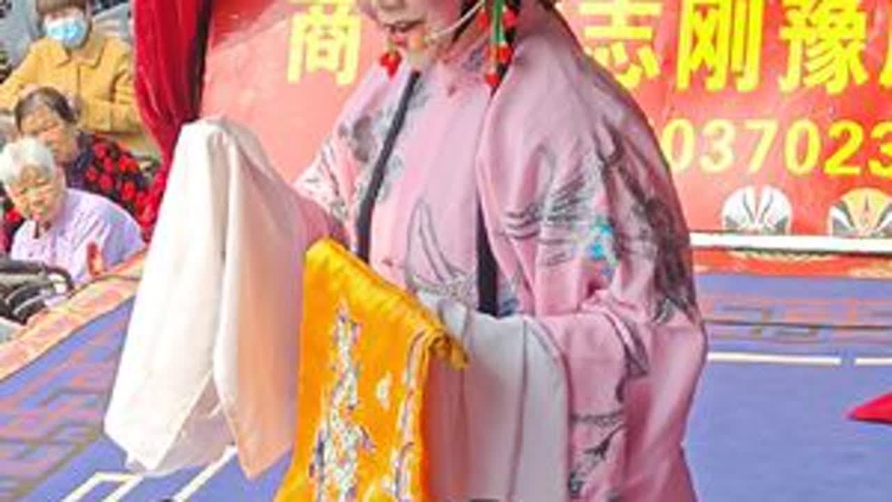 弄几句夸美人，祝大家周末愉快，喝着茶，吸着烟，开心度过美一天