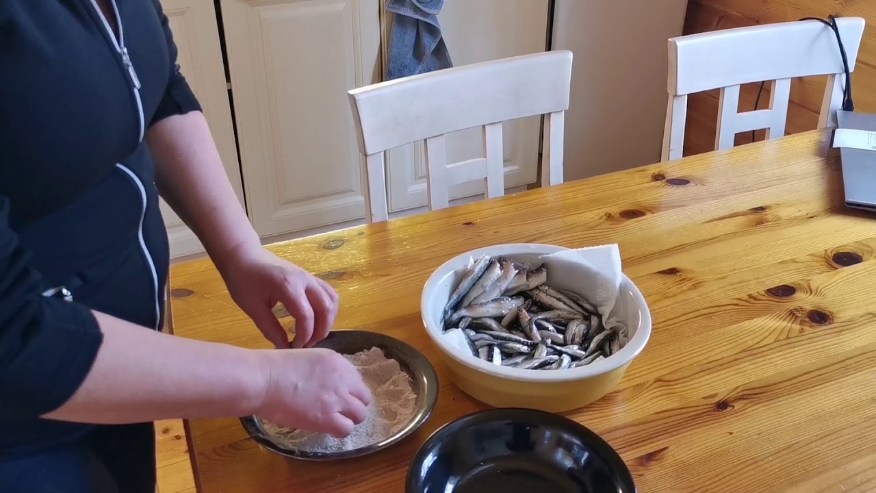 Traditionelles finnisches Gericht: kleine Mar&auml;ne (und Kartoffelpure)