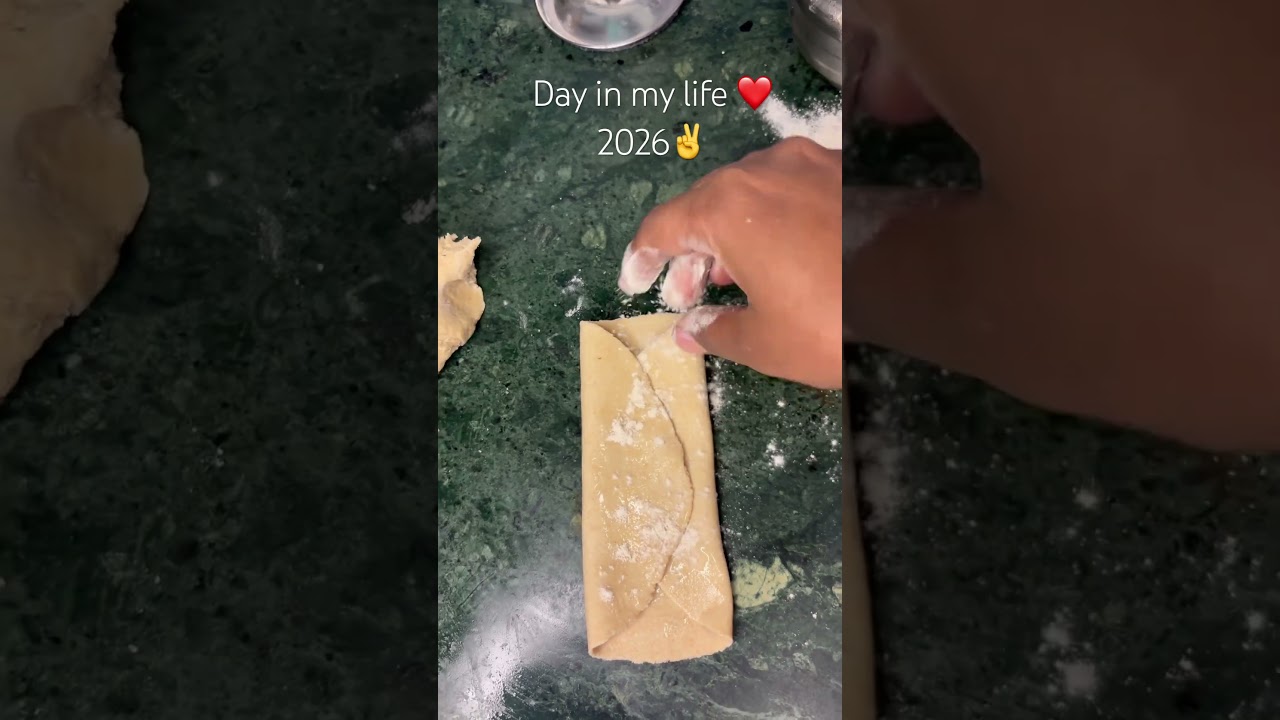 Aaj banaye mene pucchuu k fav wale parathe ❤️amaa wale parathe ✌️