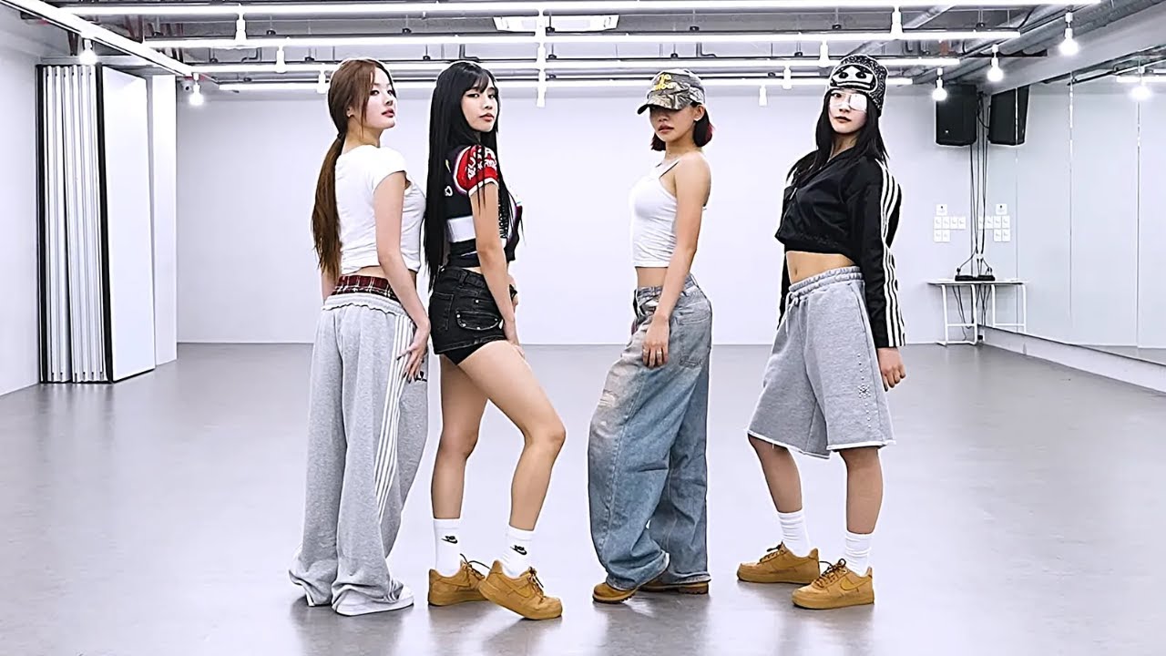 KISS OF LIFE - 'k bye' Dance Practice [MIRRORED]