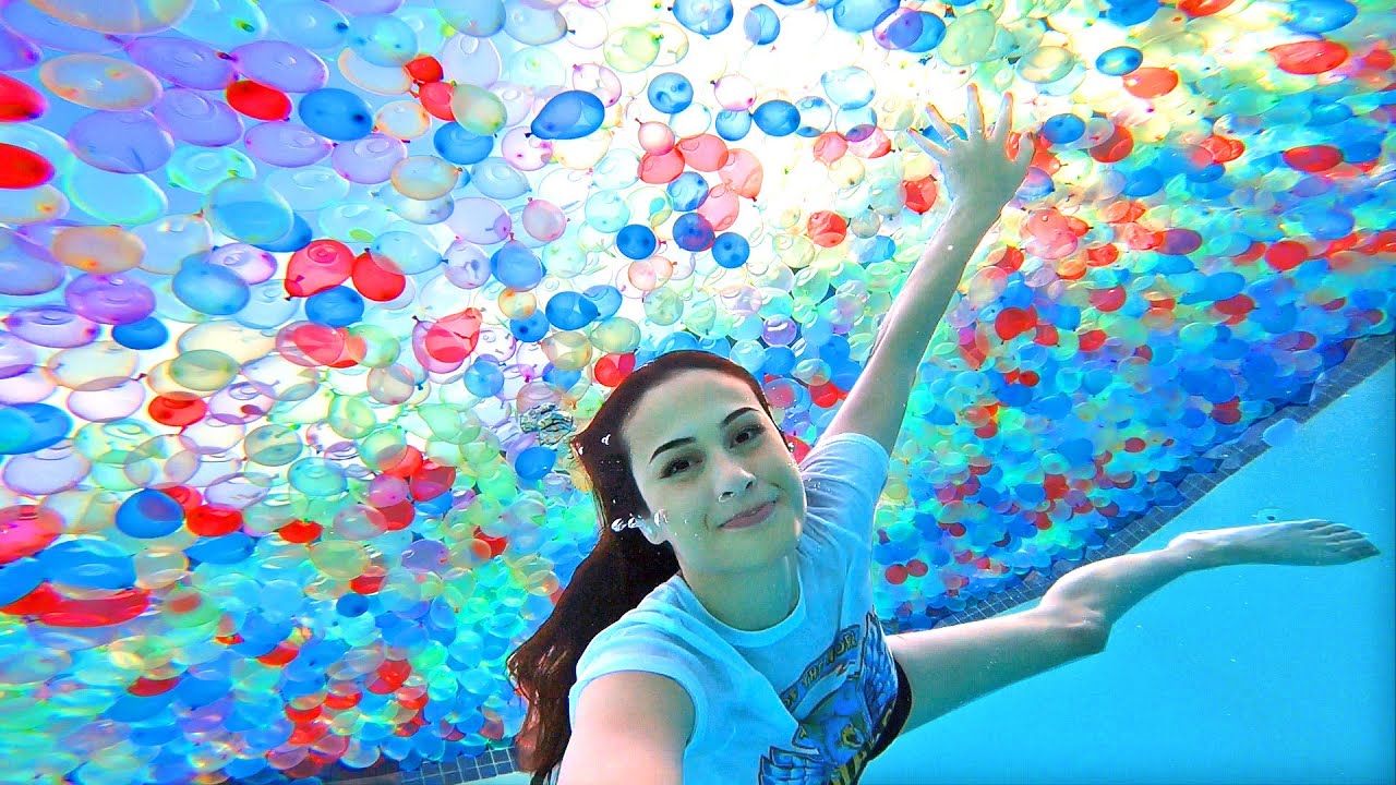 MIJN ZWEMBAD VULLEN MET 20.000 WATERBALLONNEN! || Fan Friday