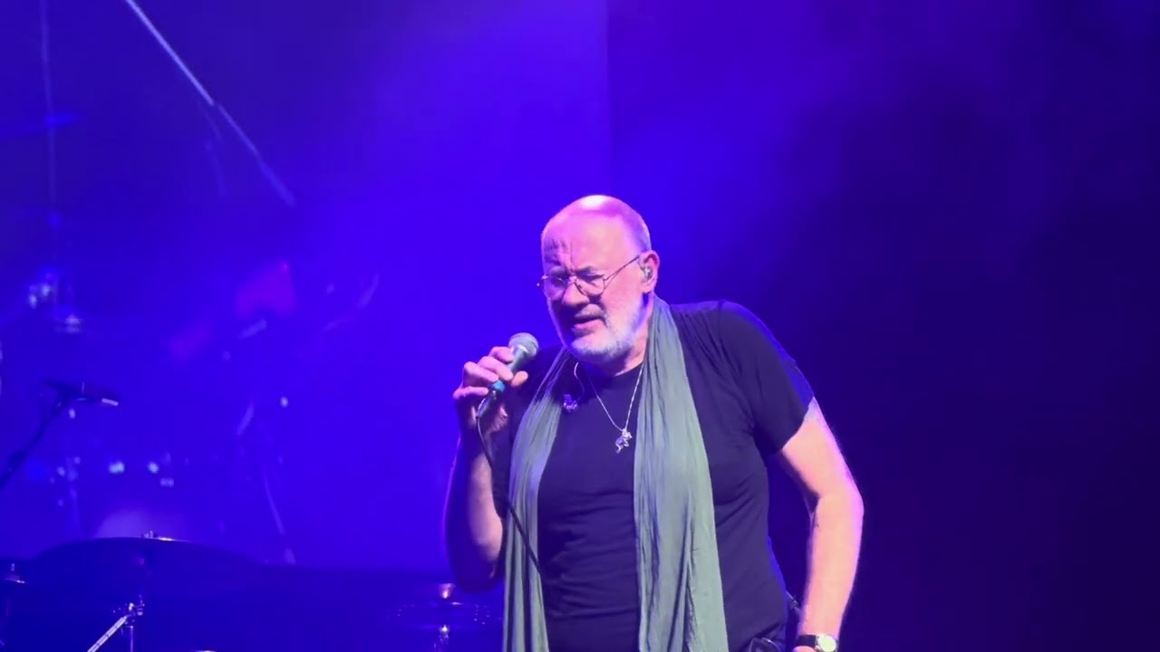 Fish in concert 5th Oct Enschede A Gentleman's excuse me