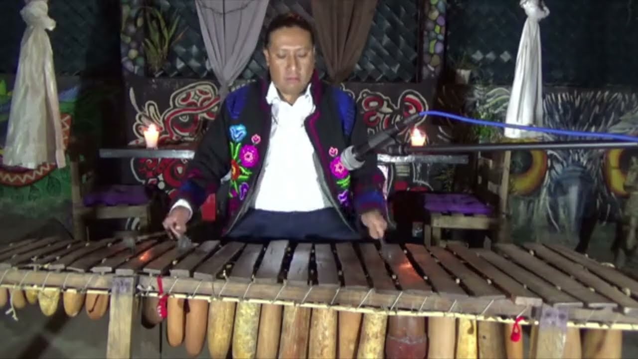 Marimba de tecomates Mark Lux en el resumen de actividades del festival Pop Wuj
