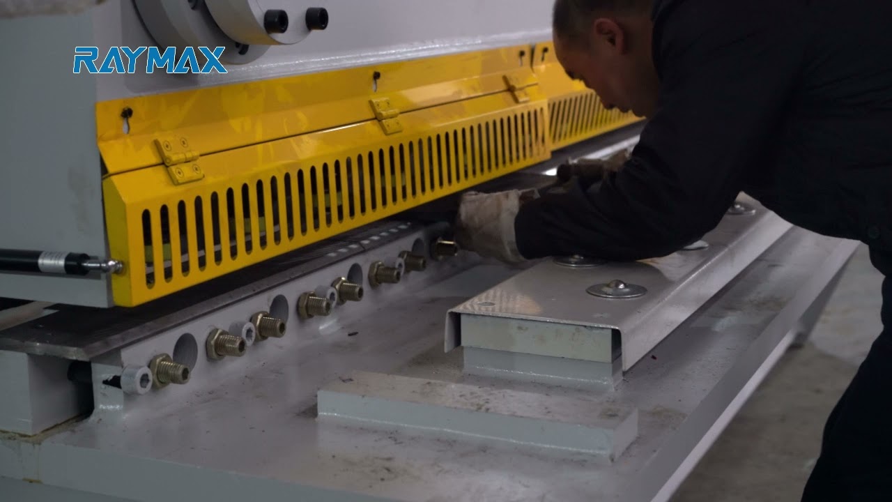 RayMax QC11Y 12X3200 With Delem DAC360T CNC GUILLOTINE SHEARING